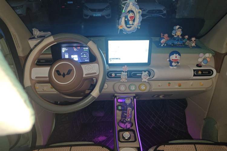 Used Wuling Hongguang MINIEV 2024 3rd Generation 215km Youth Edition Center Console