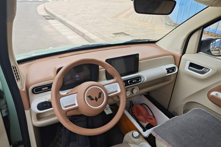 Used Wuling Hongguang MINIEV 2024 3rd Generation 170 km Center Console