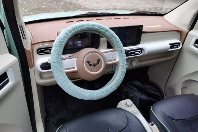 Used Wuling Hongguang MINIEV 2024 3rd Generation 170 km Center Console