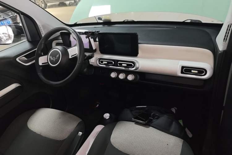 Used Wuling Hongguang MINIEV 2024 3rd Generation 215km Advanced Version Center Console