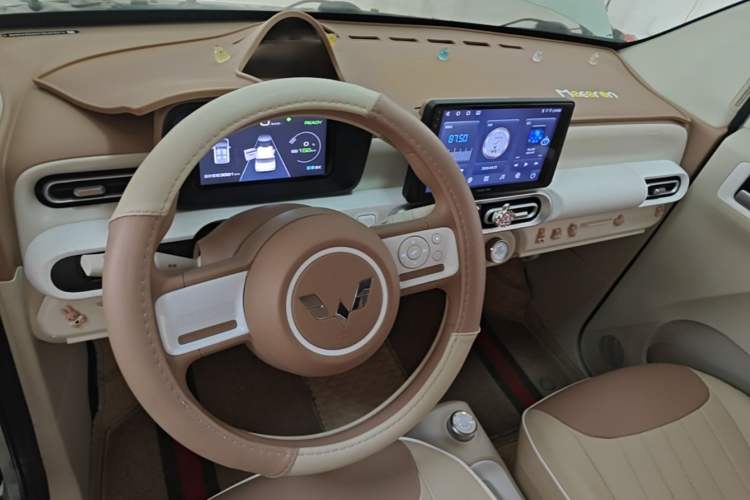 Used Wuling Hongguang MINIEV 2024 3rd Generation 215km Youth Edition Center Console