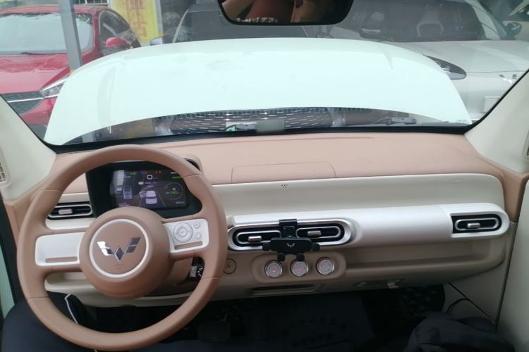 Used Wuling Hongguang MINIEV 2024 3rd Generation 215km Youth Edition Center Console