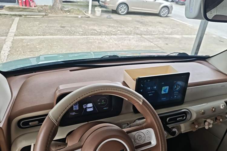 Used Wuling Hongguang MINIEV 2024 3rd Generation 215km Youth Edition Center Console