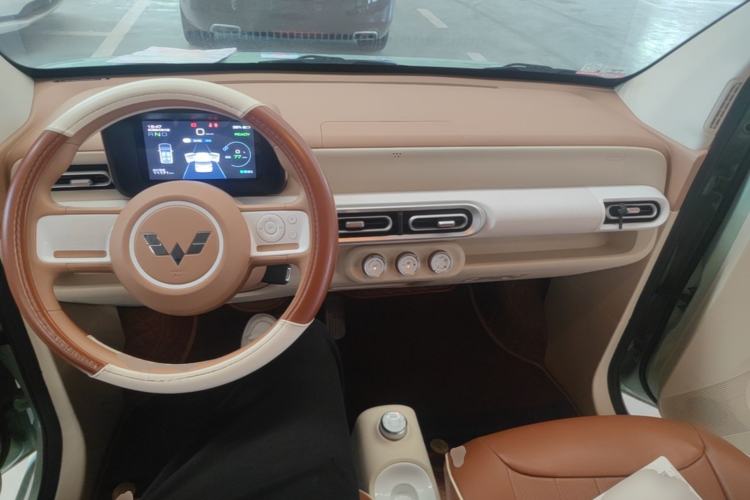 Used Wuling Hongguang MINIEV 2024 3rd Generation 215km Youth Edition Center Console