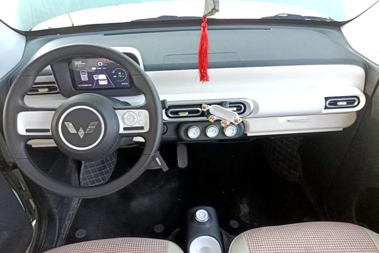 Used Wuling Hongguang MINIEV 2024 3rd Generation 215km Youth Edition Center Console