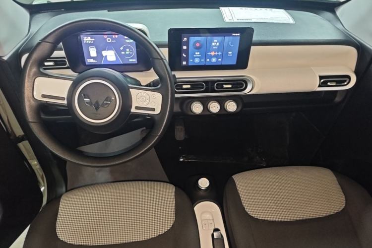 Used Wuling Hongguang MINIEV 2024 3rd Generation 170 km Center Console