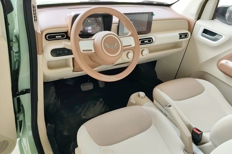 Used Wuling Hongguang MINIEV 2024 3rd Generation 170 km Center Console