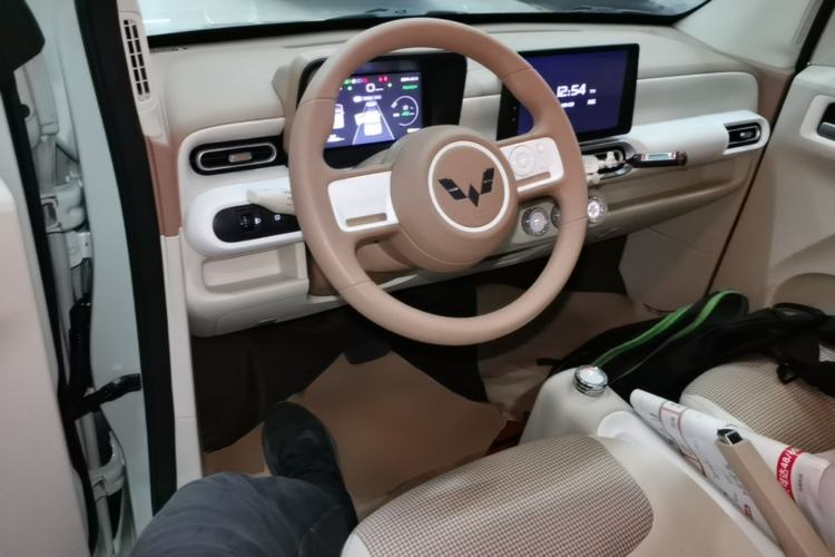 Used Wuling Hongguang MINIEV 2024 3rd Generation 215km Youth Edition Center Console