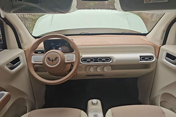 Used Wuling Hongguang MINIEV 2024 3rd Generation 215km Youth Edition Center Console