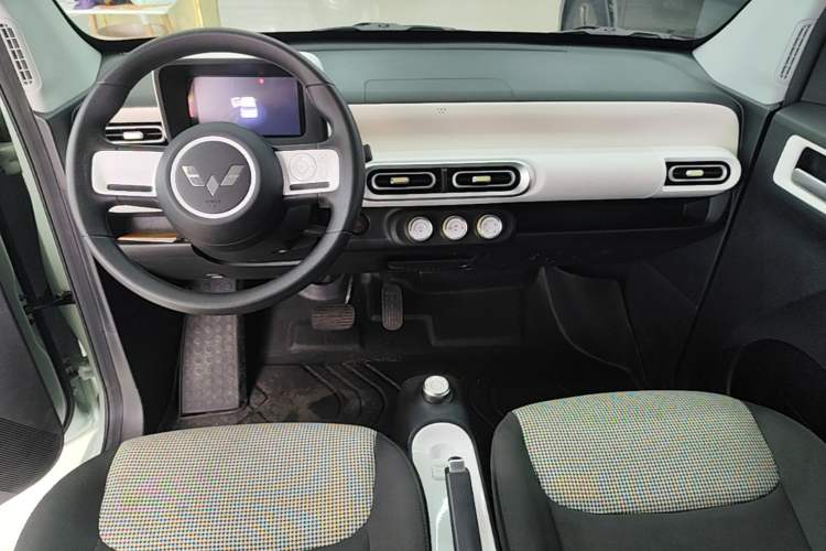 Used Wuling Hongguang MINIEV 2024 3rd Generation 215km Youth Edition Center Console