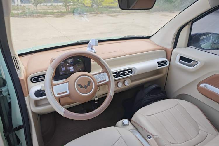 Used Wuling Hongguang MINIEV 2024 3rd Generation 215km Youth Edition Center Console
