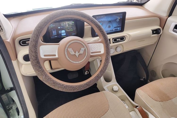 Used Wuling Hongguang MINIEV 2024 3rd Generation 215km Youth Edition Center Console