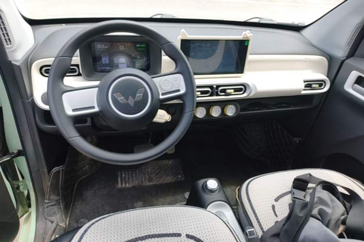 Used Wuling Hongguang MINIEV 2024 3rd Generation 215km Advanced Version Center Console
