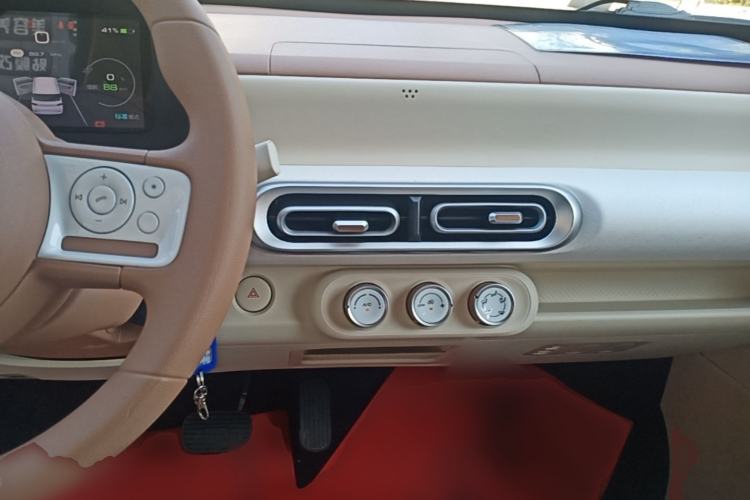 Used Wuling Hongguang MINIEV 2024 3rd Generation 215km Youth Edition Center Console