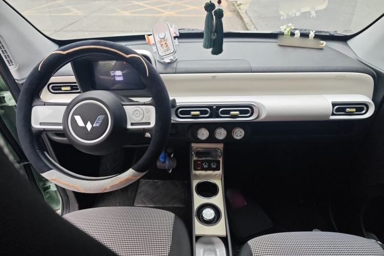 Used Wuling Hongguang MINIEV 2024 3rd Generation 215km Youth Edition Center Console