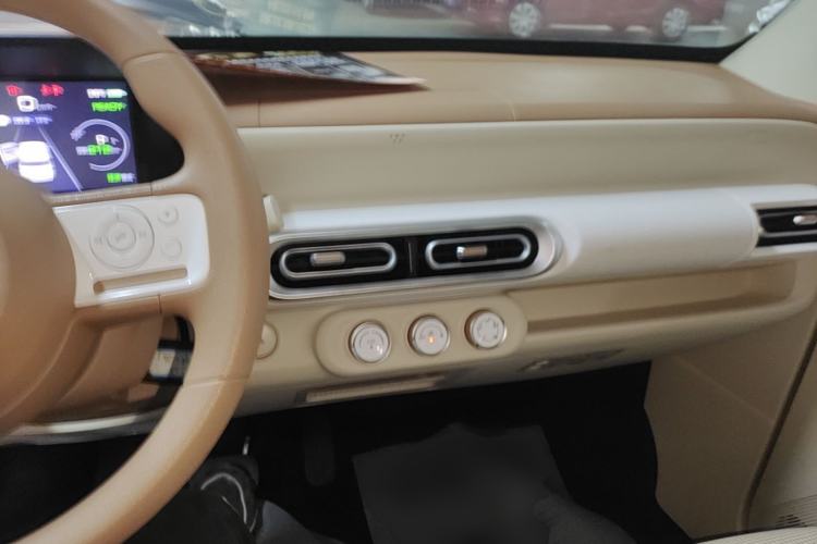 Used Wuling Hongguang MINIEV 2024 3rd Generation 215km Youth Edition Center Console