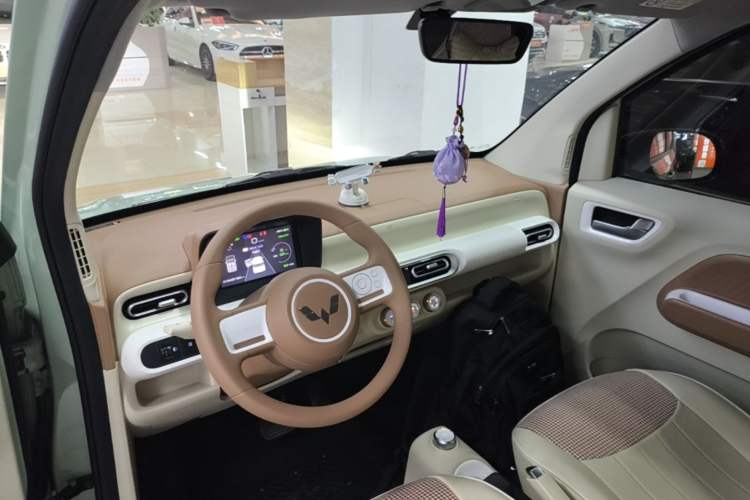 Used Wuling Hongguang MINIEV 2024 3rd Generation 215km Youth Edition Center Console