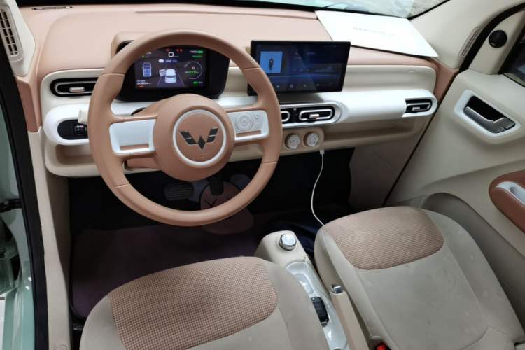 Used Wuling Hongguang MINIEV 2024 3rd Generation 215km Youth Edition Center Console