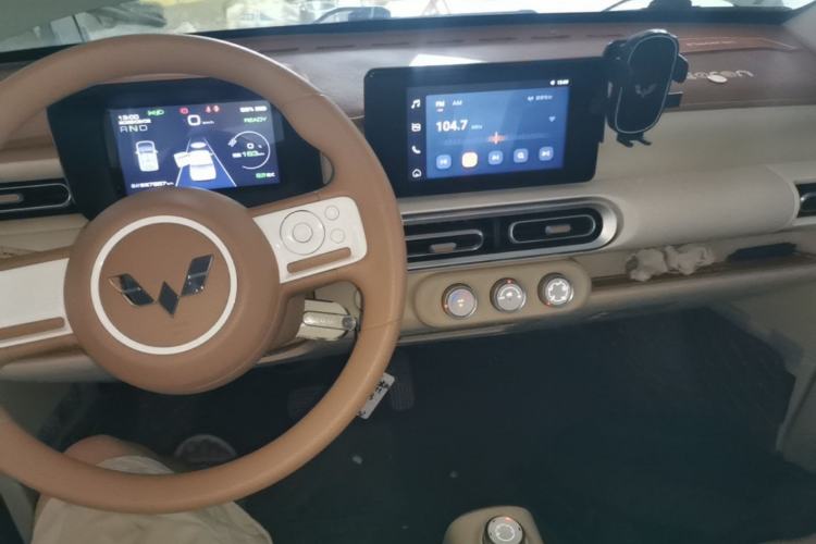 Used Wuling Hongguang MINIEV 2024 3rd Generation 170 km Center Console