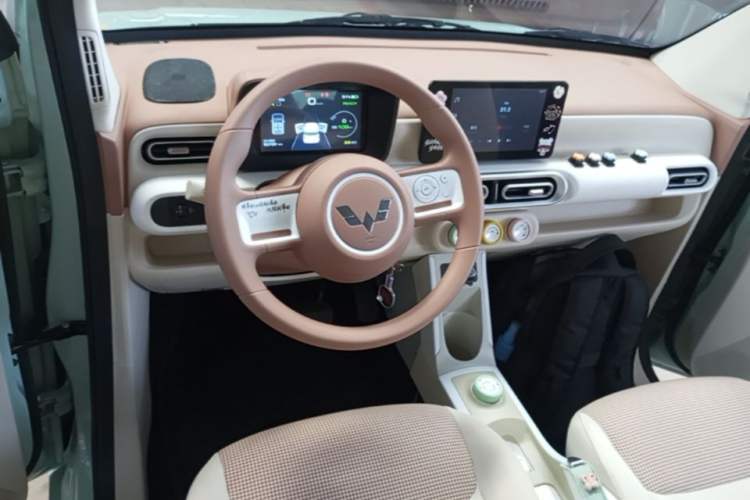Used Wuling Hongguang MINIEV 2024 3rd Generation 215km Youth Edition Center Console