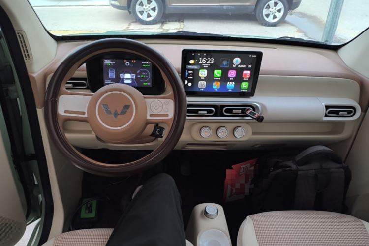 Used Wuling Hongguang MINIEV 2024 3rd Generation 215km Youth Edition Center Console