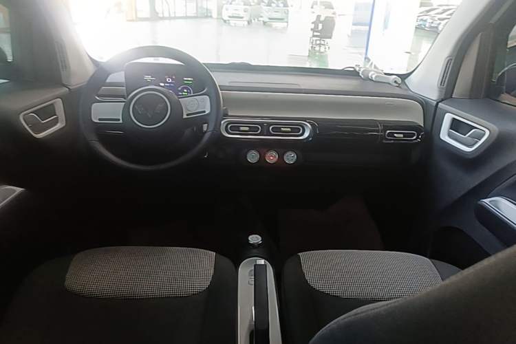 Used Wuling Hongguang MINIEV 2024 3rd Generation 215km Youth Edition Center Console