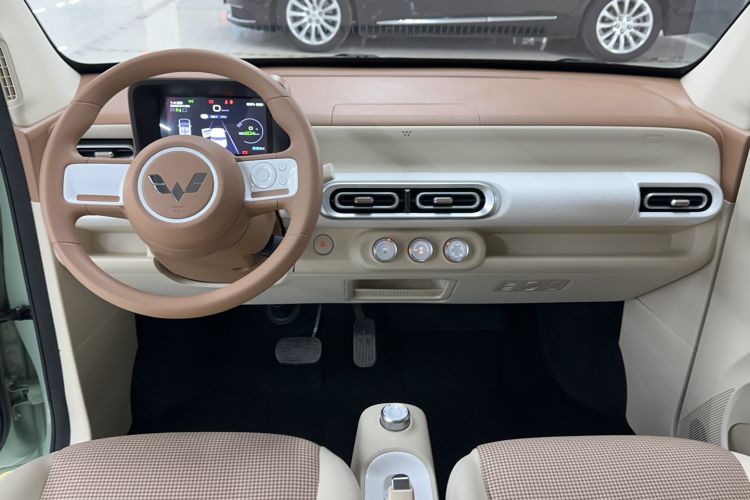 Used Wuling Hongguang MINIEV 2024 3rd Generation 215km Youth Edition Center Console