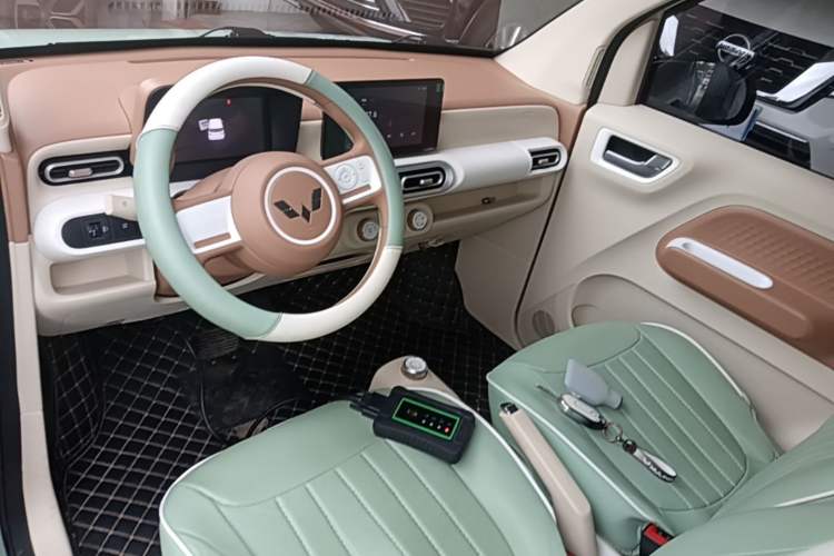 Used Wuling Hongguang MINIEV 2024 3rd Generation 170 km Center Console