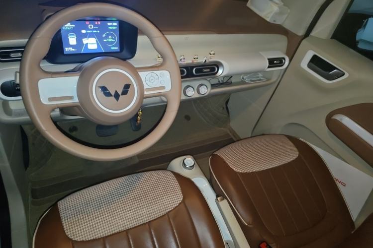 Used Wuling Hongguang MINIEV 2024 3rd Generation 215km Youth Edition Center Console