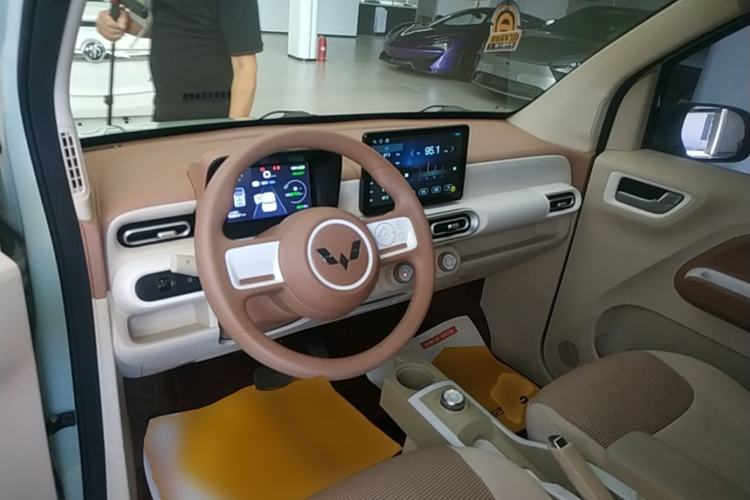 Used Wuling Hongguang MINIEV 2024 3rd Generation 215km Youth Edition Center Console