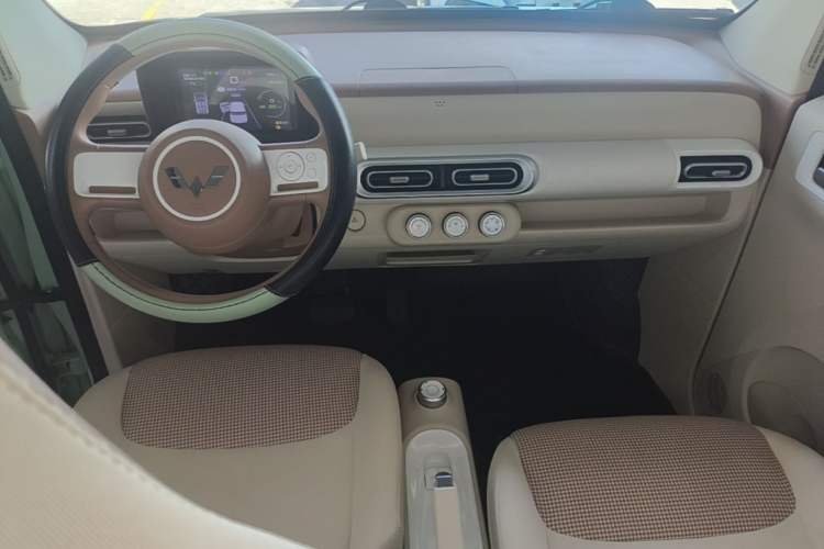 Used Wuling Hongguang MINIEV 2024 3rd Generation 215km Youth Edition Center Console