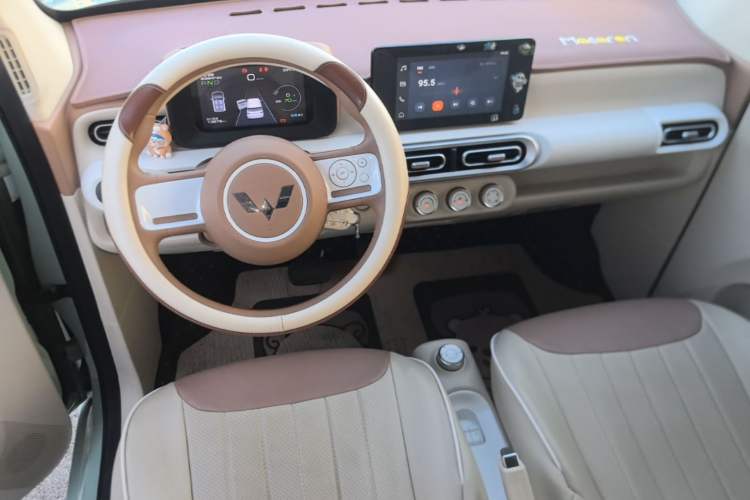 Used Wuling Hongguang MINIEV 2024 3rd Generation 215km Advanced Version Center Console