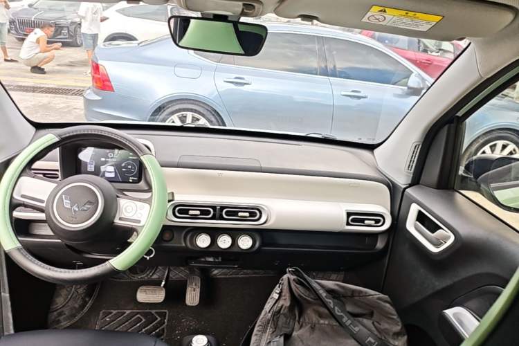 Used Wuling Hongguang MINIEV 2024 3rd Generation 215km Youth Edition Center Console