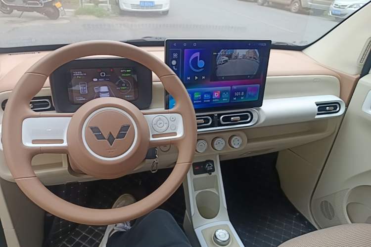 Used Wuling Hongguang MINIEV 2024 3rd Generation 215km Youth Edition Center Console