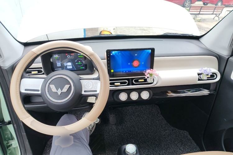 Used Wuling Hongguang MINIEV 2024 3rd Generation 215km Youth Edition Center Console