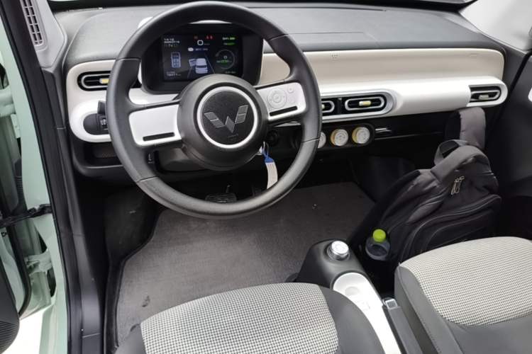 Used Wuling Hongguang MINIEV 2024 3rd Generation 215km Youth Edition Center Console