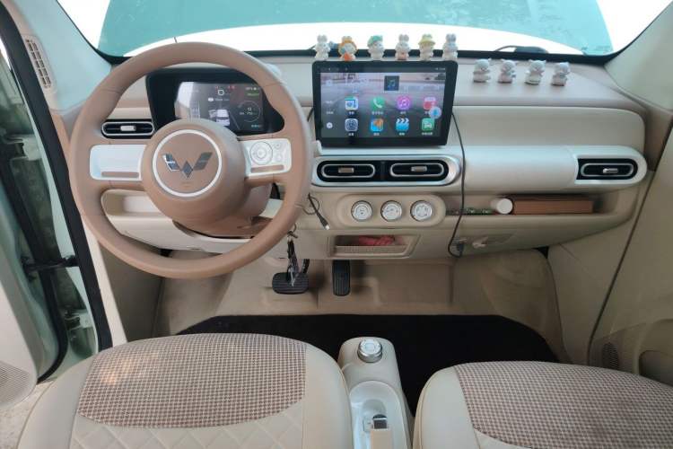 Used Wuling Hongguang MINIEV 2024 3rd Generation 215km Youth Edition Center Console