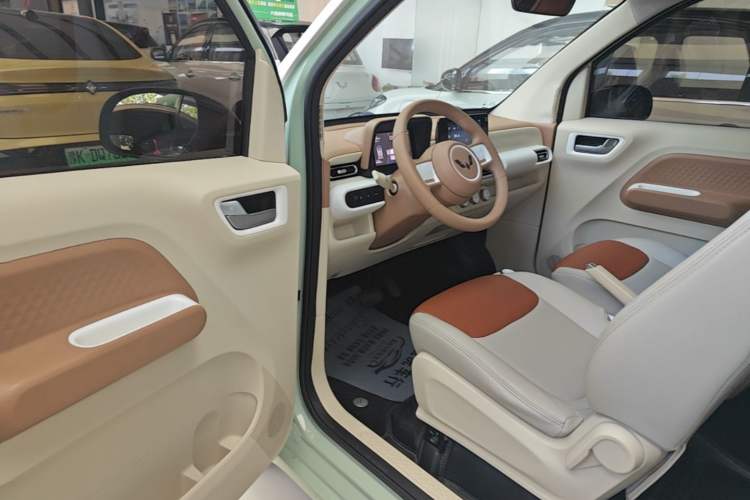 Used Wuling Hongguang MINIEV 2024 3rd Generation 215km Advanced Version Driver Seat