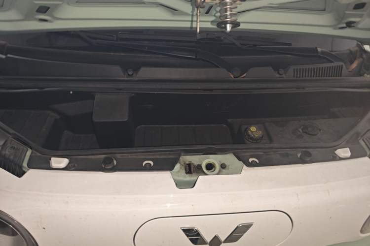 Used Wuling Hongguang MINIEV 2024 3rd Generation 215km Advanced Version Engine Bay