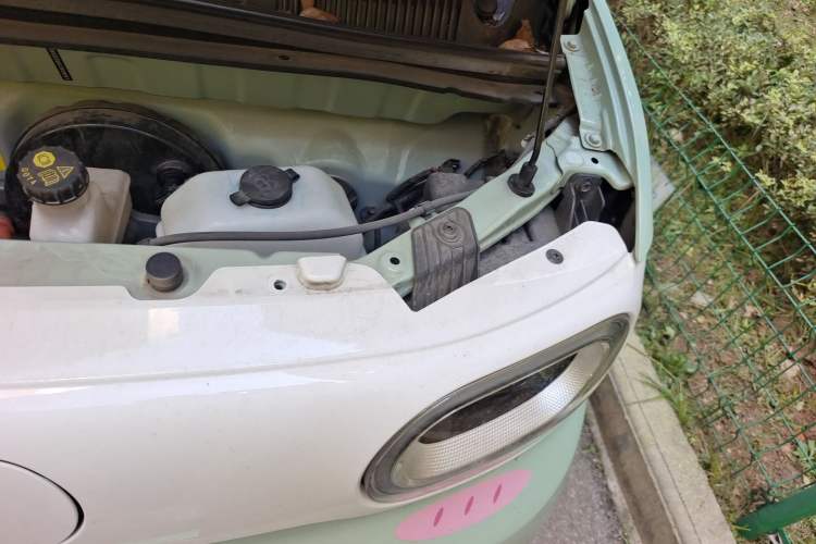 Used Wuling Hongguang MINIEV 2024 3rd Generation 215km Youth Edition Engine Bay Left