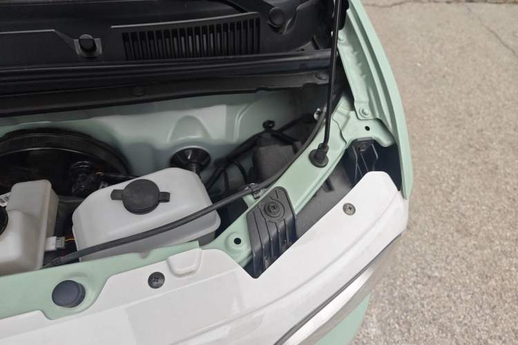 Used Wuling Hongguang MINIEV 2024 3rd Generation 215km Youth Edition Engine Bay Left