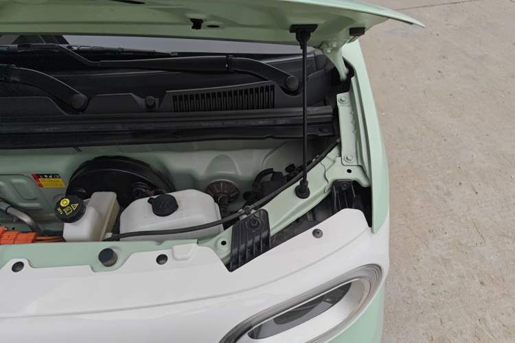 Used Wuling Hongguang MINIEV 2024 3rd Generation 170 km Engine Bay Left