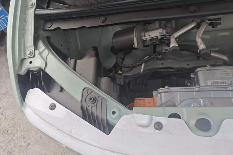 Used Wuling Hongguang MINIEV 2024 3rd Generation 215km Youth Edition Engine Bay Right