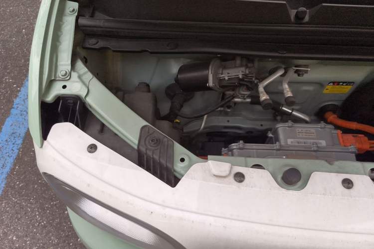 Used Wuling Hongguang MINIEV 2024 3rd Generation 215km Advanced Version Engine Bay Right