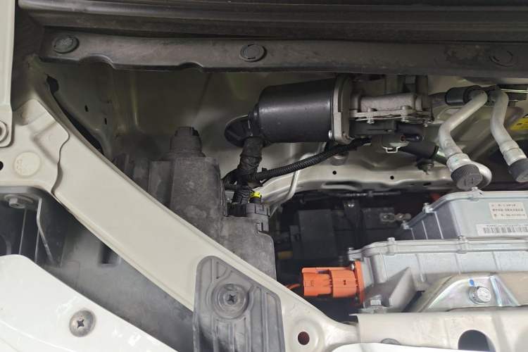 Used Wuling Hongguang MINIEV 2024 3rd Generation 215km Advanced Version Engine Bay Right