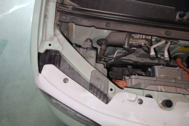 Used Wuling Hongguang MINIEV 2024 3rd Generation 215km Advanced Version Engine Bay Right