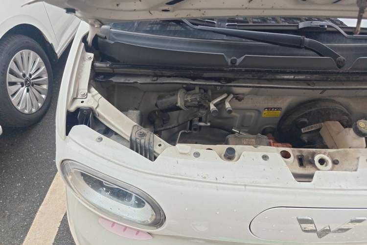 Used Wuling Hongguang MINIEV 2024 3rd Generation 215km Advanced Version Engine Bay Right