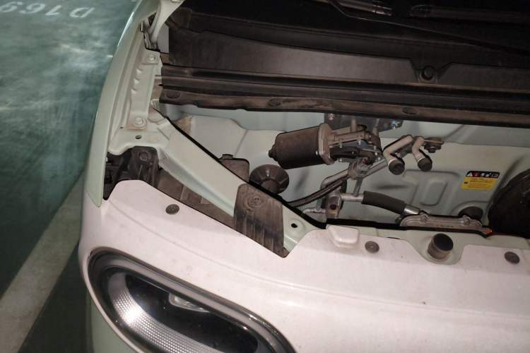 Used Wuling Hongguang MINIEV 2024 3rd Generation 215km Youth Edition Engine Bay Right