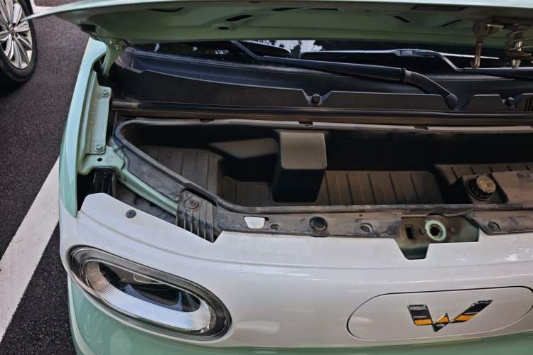 Used Wuling Hongguang MINIEV 2024 3rd Generation 215km Advanced Version Engine Bay Right