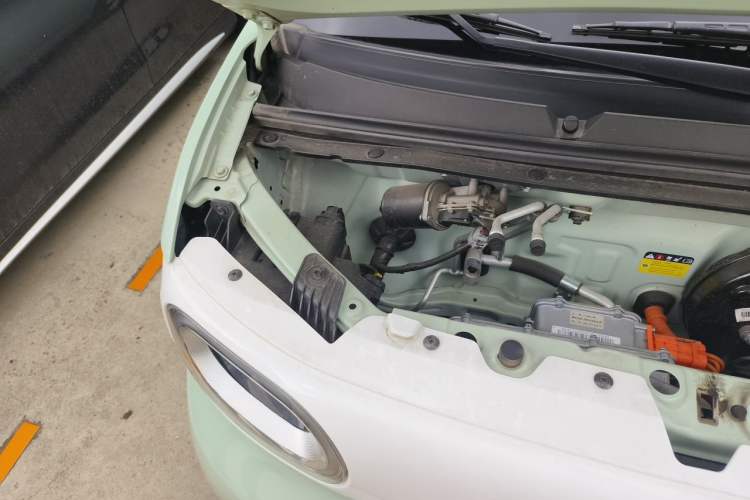 Used Wuling Hongguang MINIEV 2024 3rd Generation 215km Advanced Version Engine Bay Right